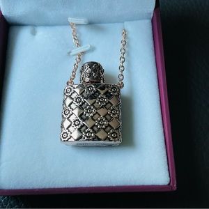 Fashion necklace in Rose gold color